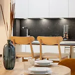 Modern Comfort In The Heart Of 아파트 *