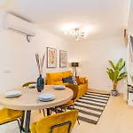 아파트 Modern Comfort In The Heart Of *