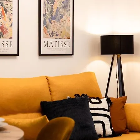 Modern Comfort In The Heart Of Apartment